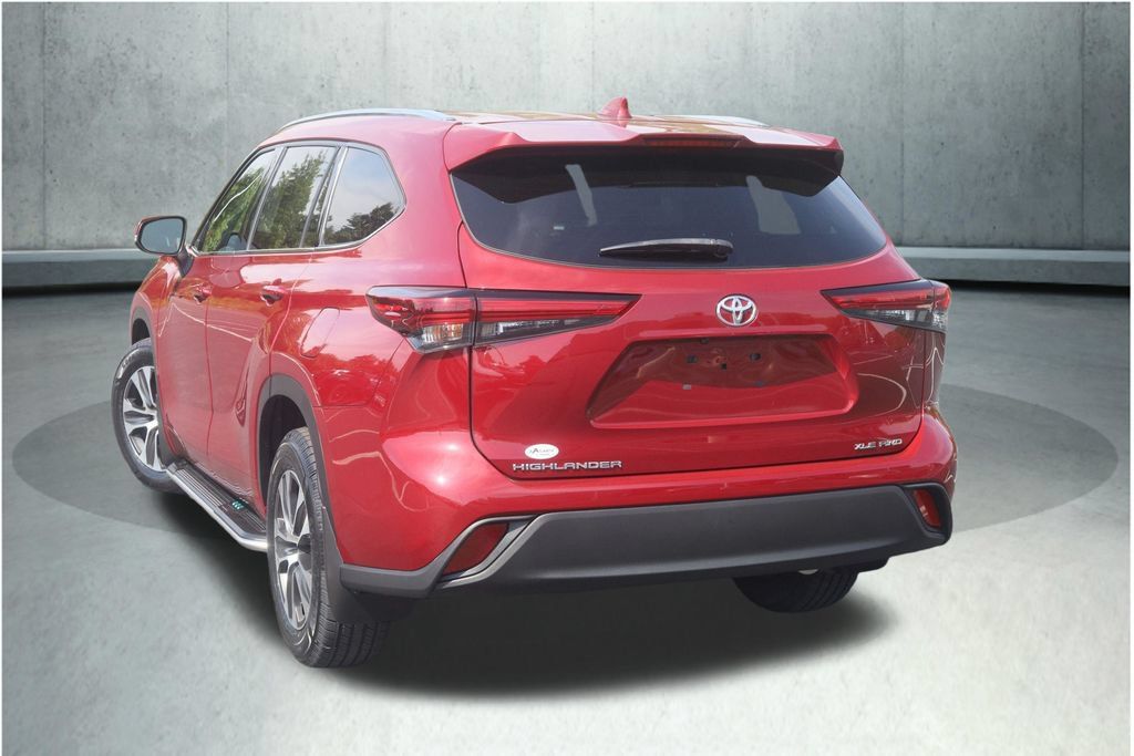 Certified 2021 Toyota Highlander XLE AWD/4WD image 22