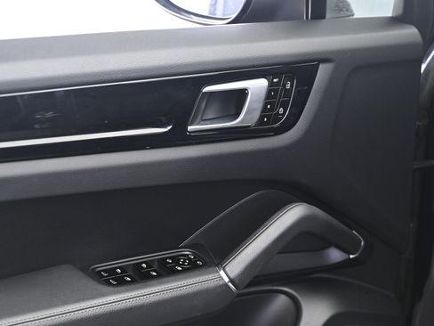 Certified 2020 Porsche Cayenne AWD/4WD image 27