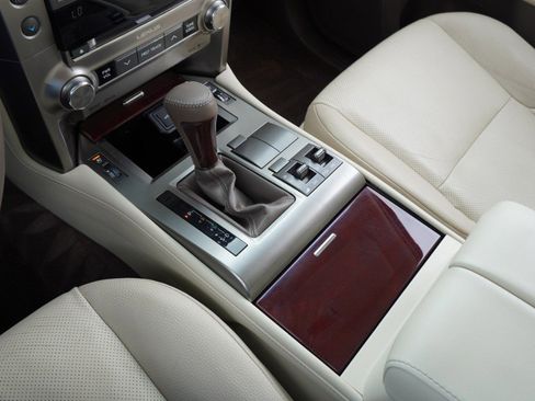 Used 2015 Lexus GX 460 w/ Premium Package image 22