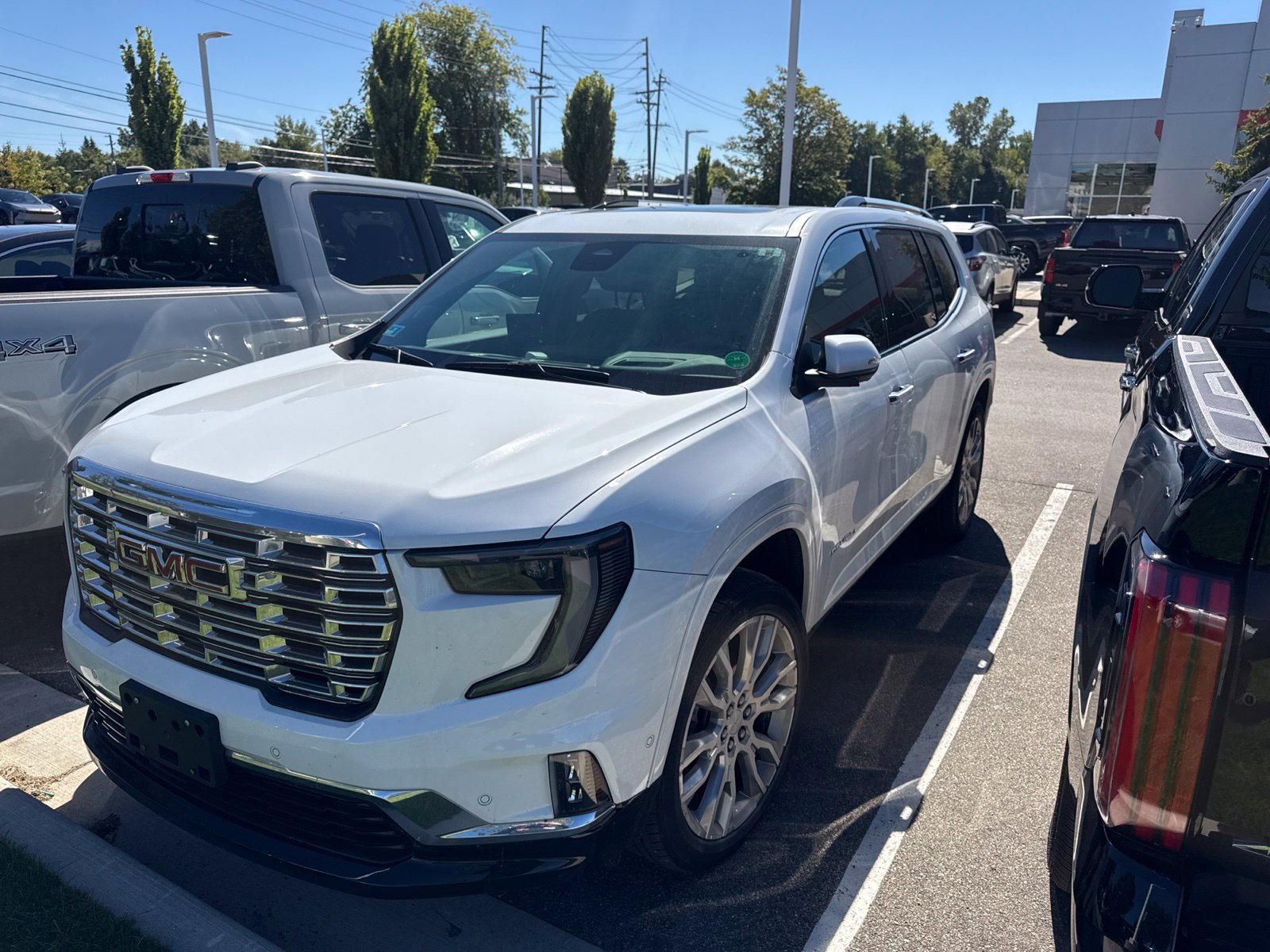 Used 2024 GMC Acadia Denali w/ Super Cruise Package AWD/4WD image 3