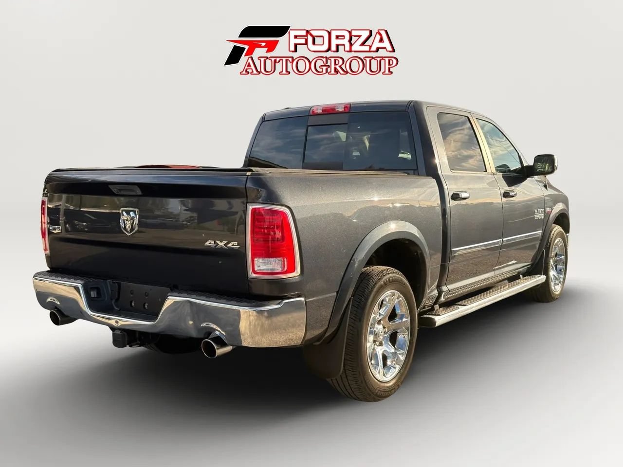 Used 2016 RAM 1500 Laramie w/ Convenience Group AWD/4WD image 4