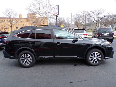 Used 2020 Subaru Outback Premium image 4