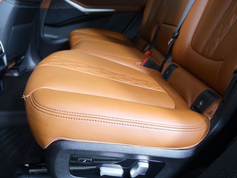 Used 2022 BMW X7 xDrive40i w/ M Sport Package image 15