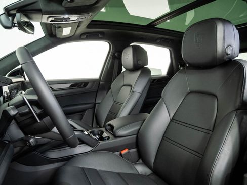 Certified 2026 Porsche Cayenne GTS AWD/4WD image 5