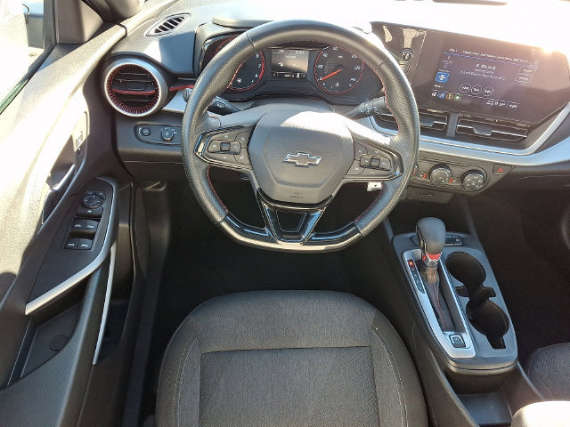 Used 2024 Chevrolet Trax RS w/ Sunroof Package FWD image 20