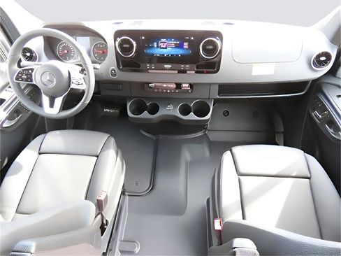 Used 2024 Mercedes-Benz Sprinter 2500 image 16