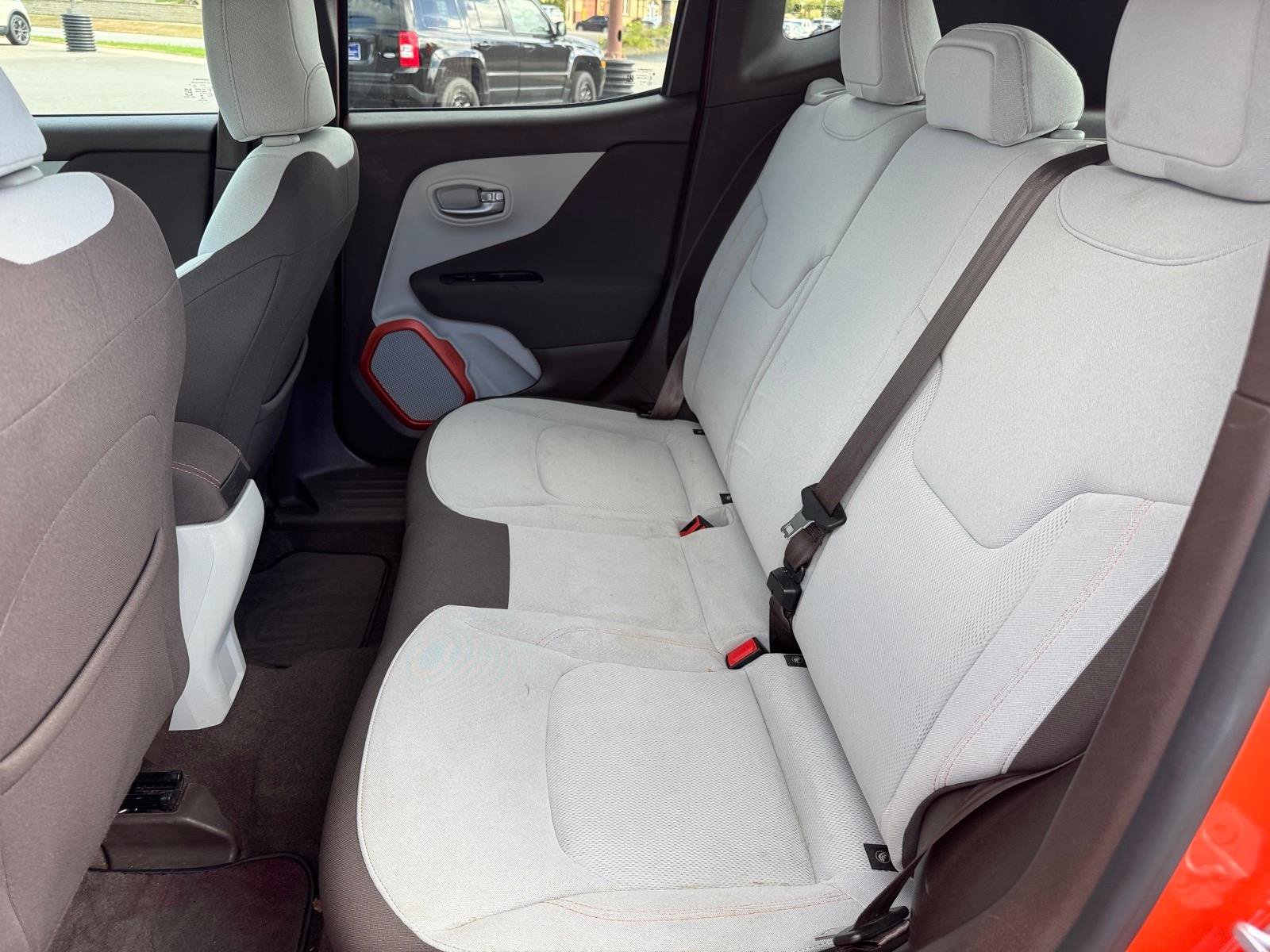 Used 2015 Jeep Renegade Latitude AWD/4WD image 7