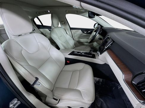 Used 2021 Volvo S60 T5 Momentum w/ Protection Package Premier image 30