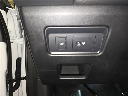 New 2026 Land Rover Discovery Limited Edition image 26