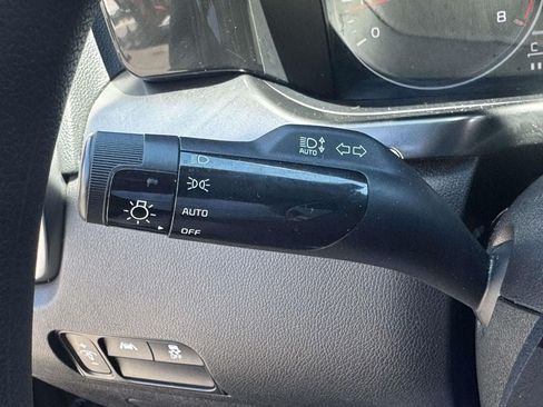 Used 2023 Kia Sorento LX AWD/4WD image 24
