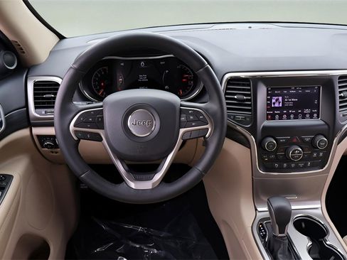 Used 2019 Jeep Grand Cherokee Laredo image 15