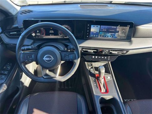 Used 2025 Nissan Kicks SR image 11