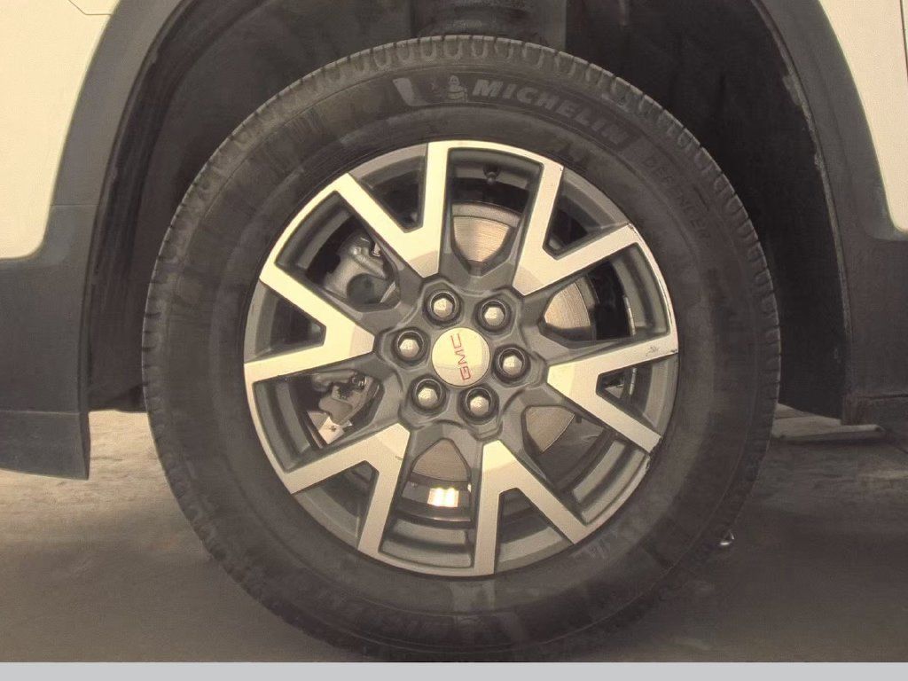 Used 2022 GMC Acadia SLE w/ Driver Convenience Package FWD image 11