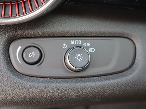 Used 2026 Chevrolet Trax RS w/ Sunroof Package FWD image 19