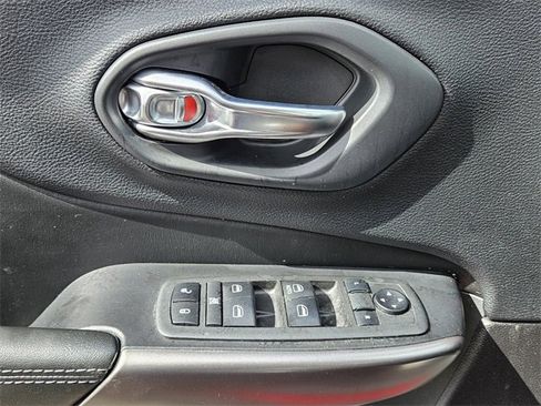 Used 2020 Jeep Cherokee Latitude image 29