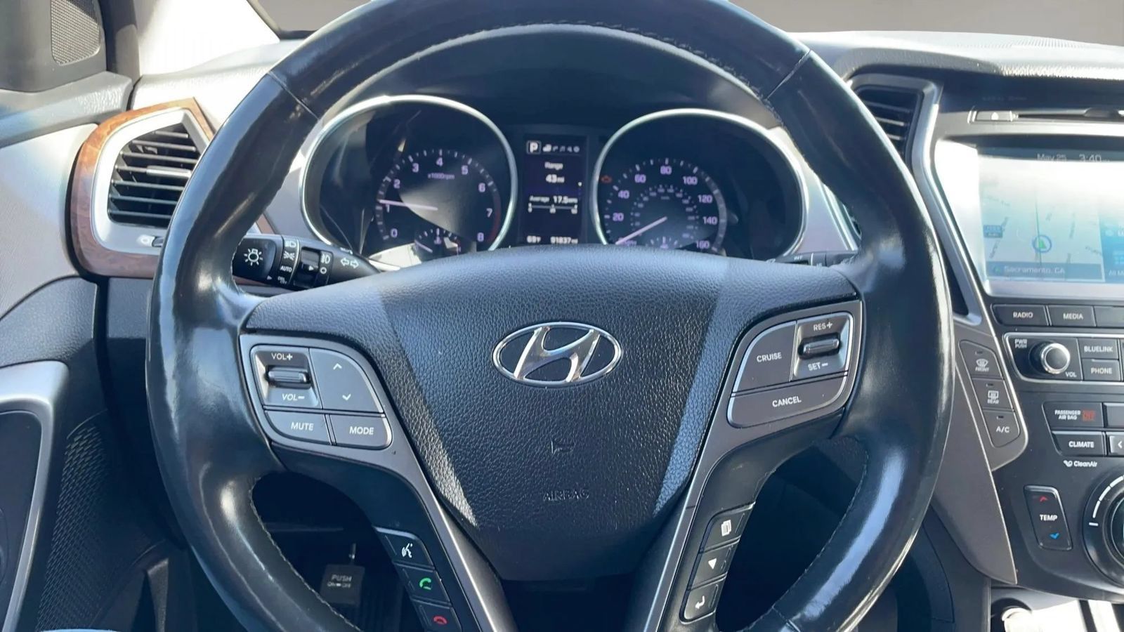 Used 2018 Hyundai Santa Fe FWD image 10