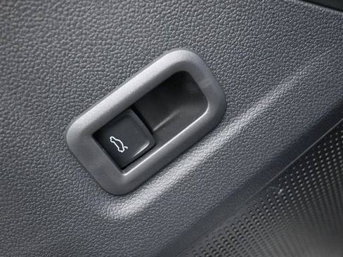 New 2026 Volkswagen Tiguan SE R-Line image 21