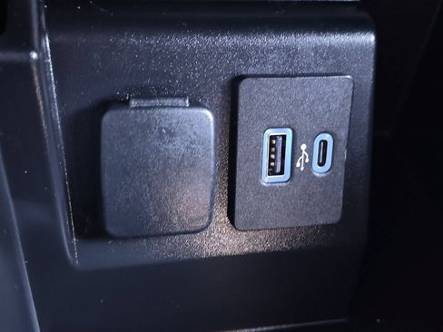 Used 2023 Ford Explorer ST-Line AWD/4WD image 31