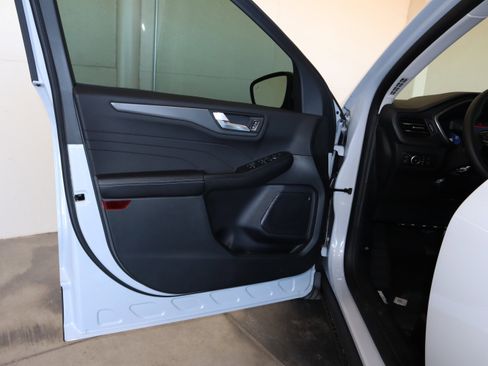 New 2026 Ford Escape SE image 31