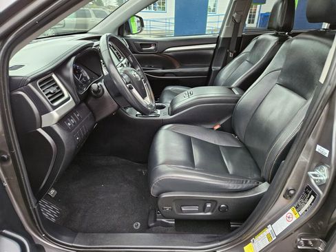 Used 2019 Toyota Highlander XLE image 6