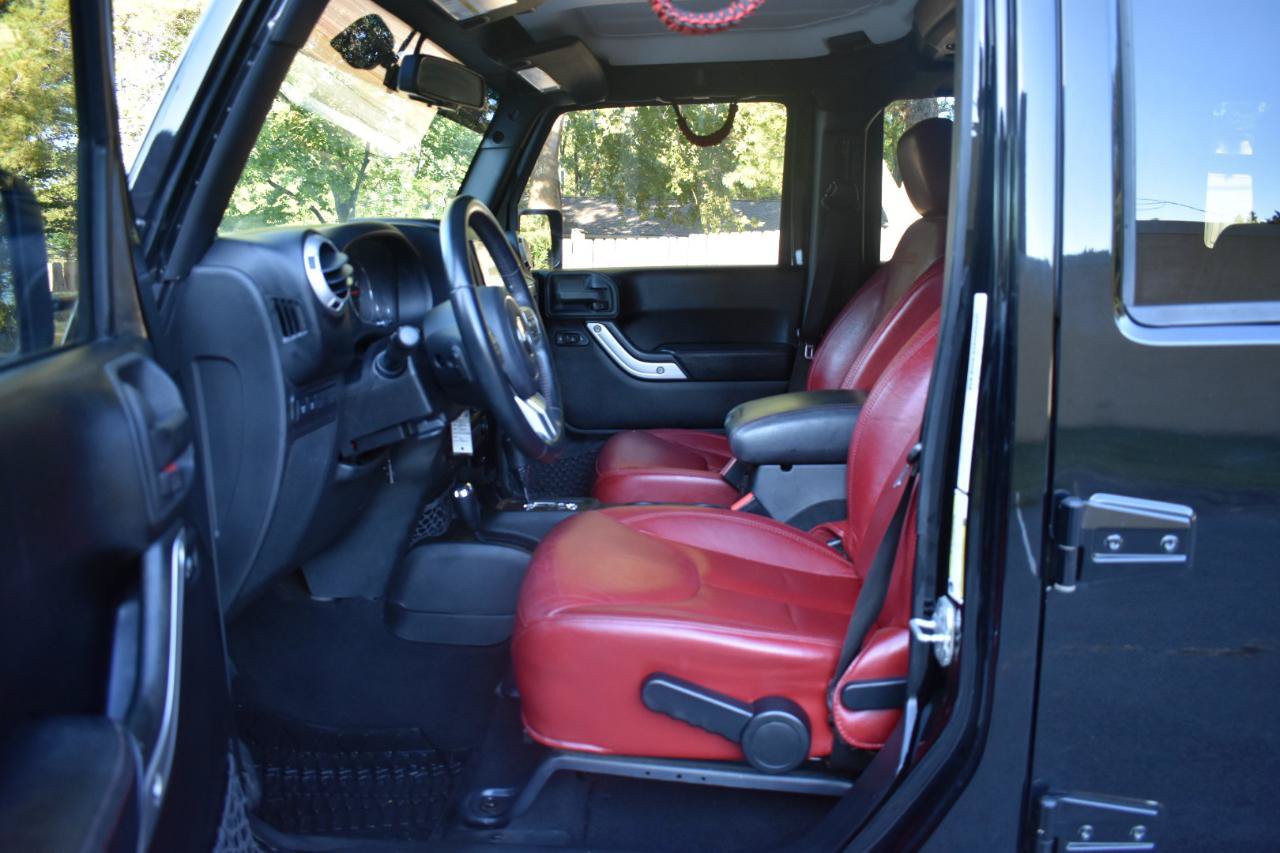 Used 2013 Jeep Wrangler Unlimited Rubicon AWD/4WD image 12