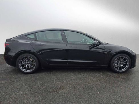Used 2023 Tesla Model 3 Standard Range image 2