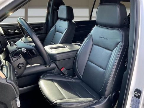 Used 2023 GMC Yukon XL Denali w/ Advanced Technology Package AWD/4WD image 24