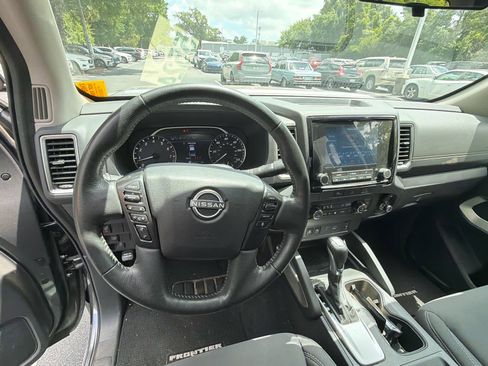 Used 2024 Nissan Frontier SV w/ SV Convenience Package RWD image 27