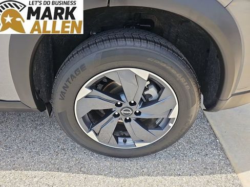 Used 2025 Nissan Rogue SV FWD image 32