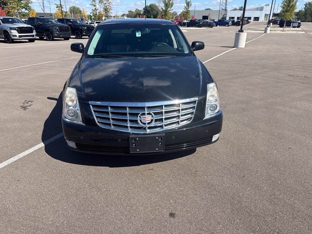 Used 2011 Cadillac DTS Luxury FWD image 2