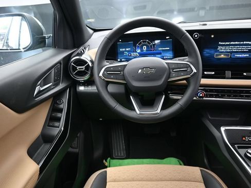 New 2026 Chevrolet Equinox ACTIV w/ Convenience Package III FWD image 29