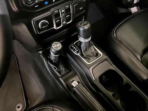 Used 2023 Jeep Wrangler Unlimited Sahara AWD/4WD image 15