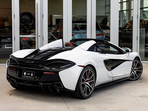 Used 2019 McLaren 570S Spider image 23