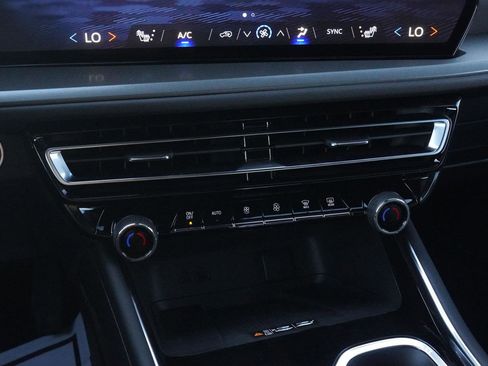 New 2026 Chevrolet Traverse LT w/ Sun and Wheel Package image 24