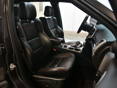 Used 2018 Jeep Grand Cherokee Trailhawk w/ Trailhawk Luxury Group image 31