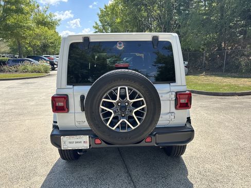 Used 2024 Jeep Wrangler Unlimited Sahara AWD/4WD image 6