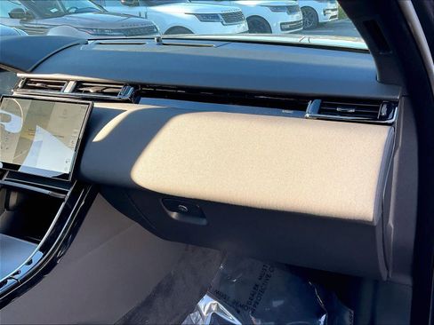 New 2025 Land Rover Range Rover Velar Dynamic SE image 28