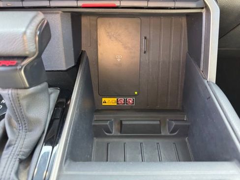 Used 2025 Toyota Tundra Limited AWD/4WD image 19