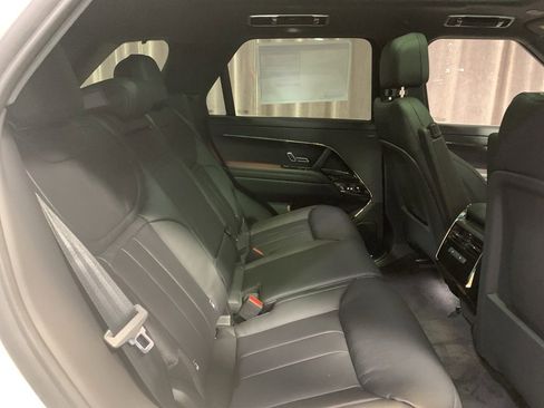 Used 2025 Land Rover Range Rover Sport image 16