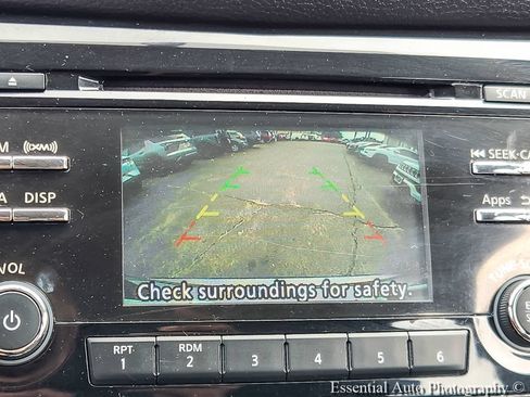Used 2015 Nissan Rogue S AWD/4WD image 12