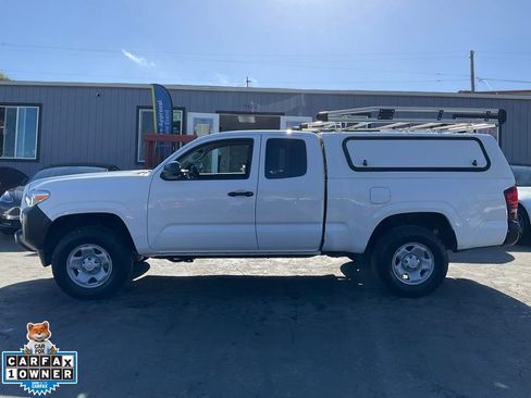 Used 2023 Toyota Tacoma SR AWD/4WD image 5