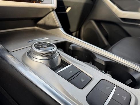 Used 2022 Ford Explorer XLT w/ Equipment Group 202A image 33