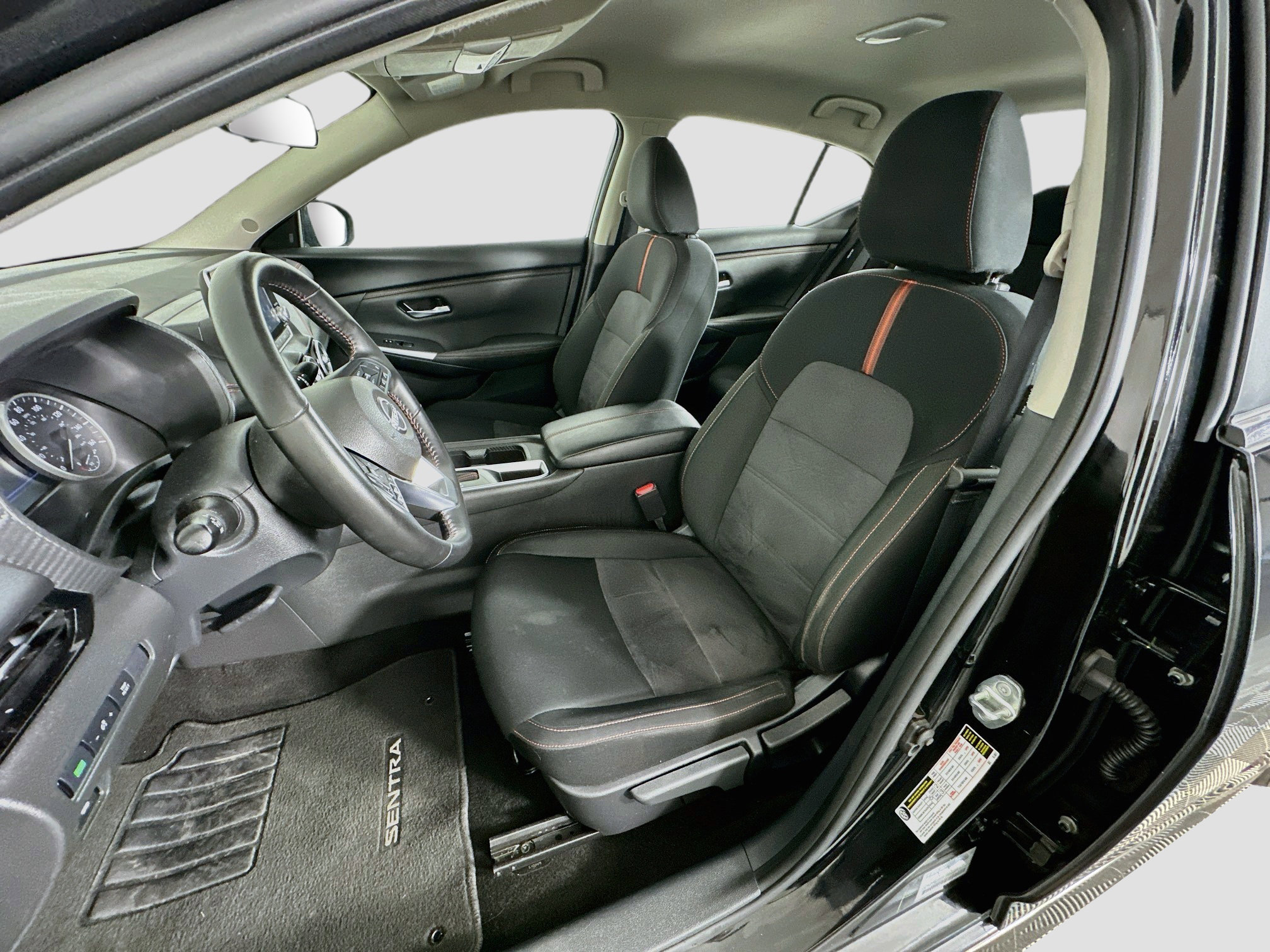 Used 2025 Nissan Sentra SR FWD image 13