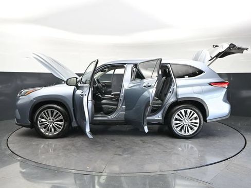 Used 2023 Toyota Highlander Platinum FWD image 36