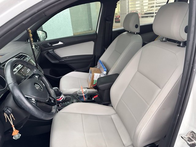 Used 2020 Volkswagen Tiguan SE R-Line AWD/4WD image 4