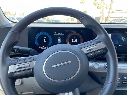 Used 2025 Hyundai Kona SEL image 30