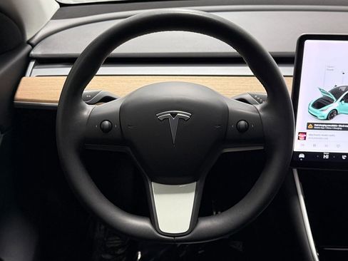 Used 2020 Tesla Model Y Long Range image 16