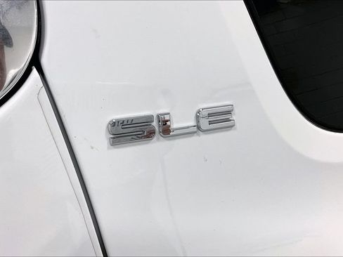 Used 2019 GMC Acadia SLE FWD image 38