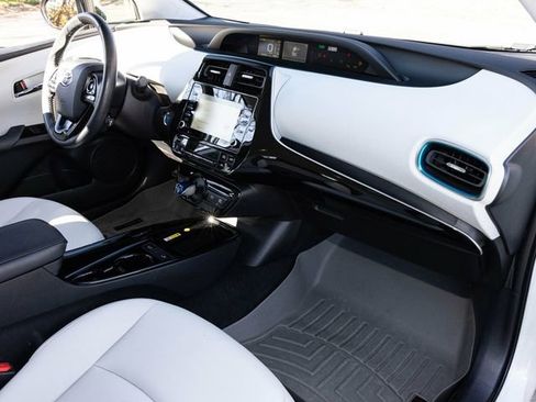 Used 2021 Toyota Prius AWD image 60