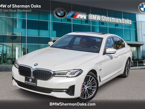 Certified 2023 BMW 530e w/ Convenience Package image 1
